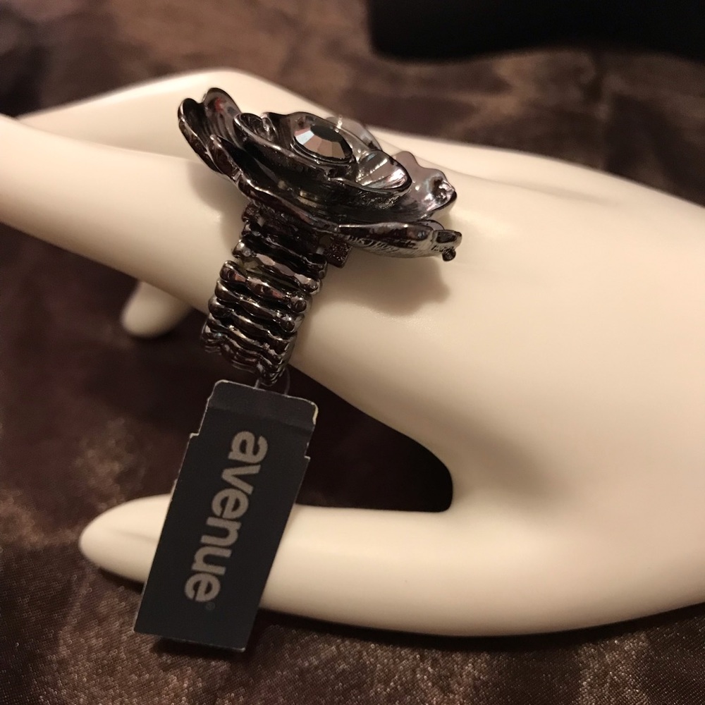 Gunmetal black flower ring one size - Picture 3 of 8